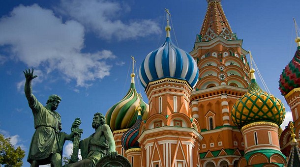 Una de las estatuas en la Plaza Roja de Moscú (Rusia) CRUCEROS FLUVIALES RUSIA MOSCU PLAZA ROJA CRUCEROS VOLGA OFERTAS